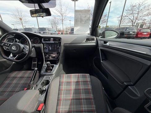 Used 2018 Volkswagen GTI SE image 18