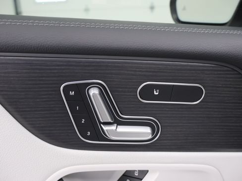 Used 2022 Mercedes-Benz GLB 35 AMG 4MATIC image 43