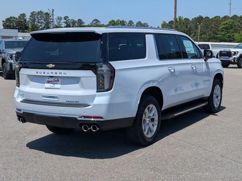 New 2026 Chevrolet Suburban Premier RWD image 8