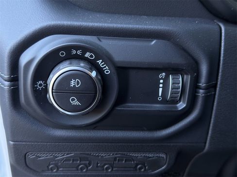 New 2025 Jeep Gladiator Sport image 18