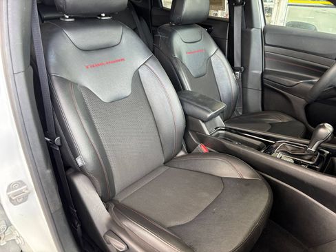 Used 2025 Jeep Compass Trailhawk AWD/4WD image 34