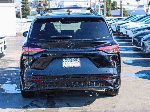 New 2026 Toyota Sienna XSE image 8