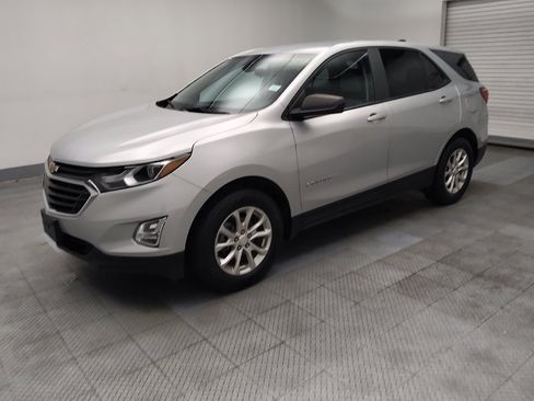 Used 2021 Chevrolet Equinox LS w/ LS Convenience Package FWD image 2
