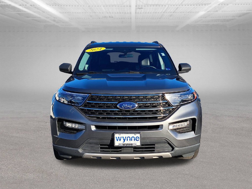 Used 2024 Ford Explorer XLT w/ Equipment Group 202A RWD image 2