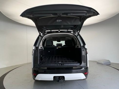 Used 2025 Land Rover Discovery Dynamic SE AWD/4WD image 5