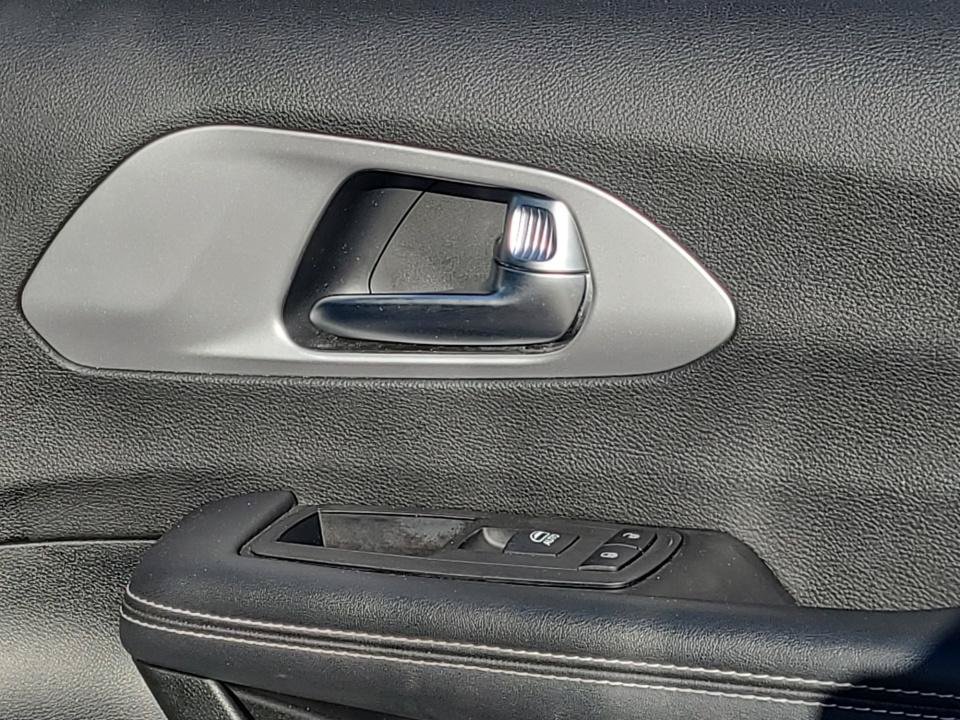 Used 2025 Chrysler Pacifica Limited FWD image 35