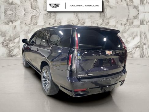 Used 2022 Cadillac Escalade ESV Sport w/ Touring Package image 4