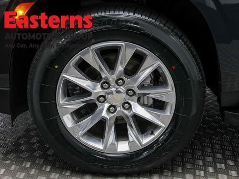 Used 2023 Chevrolet Suburban Premier image 31