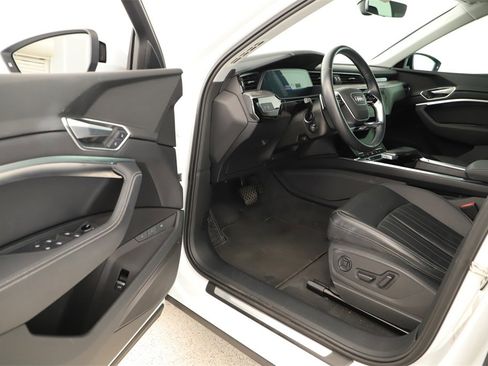 Used 2022 Audi e-tron Premium image 14