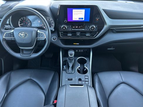 Certified 2024 Toyota Highlander XLE image 12
