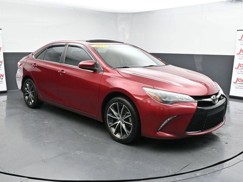Used 2015 Toyota Camry XSE image 2