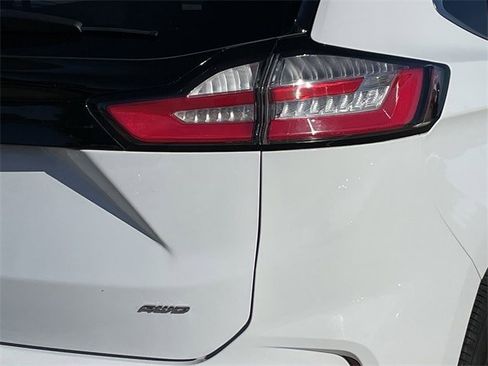 Used 2022 Ford Edge SEL image 7