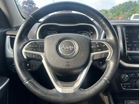Used 2018 Jeep Cherokee Latitude Plus w/ Comfort/Convenience Group AWD/4WD image 8