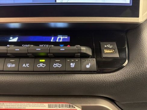 Used 2025 Toyota Tundra Limited AWD/4WD image 74