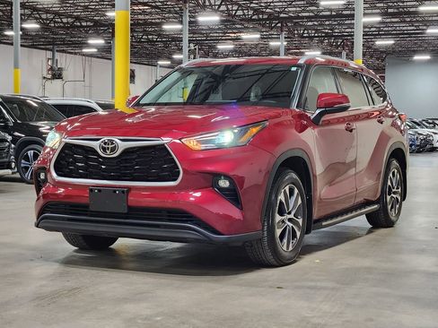 Used 2022 Toyota Highlander XLE image 4