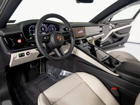 New 2026 Porsche Panamera 4 image 4