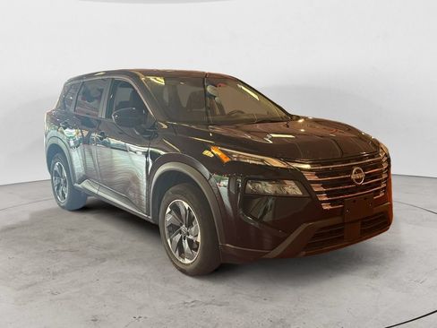 Used 2025 Nissan Rogue SV FWD image 1