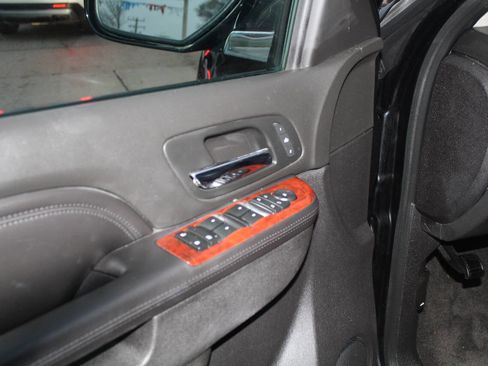 Used 2012 Cadillac Escalade ESV Luxury image 7