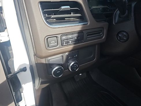 Used 2024 GMC Yukon SLT w/ SLT Luxury Package image 22