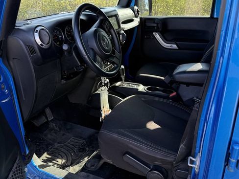Used 2015 Jeep Wrangler Unlimited Sahara AWD/4WD image 2
