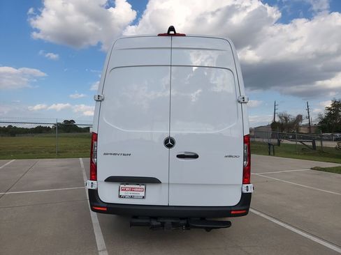Used 2025 Mercedes-Benz Sprinter 2500 image 6