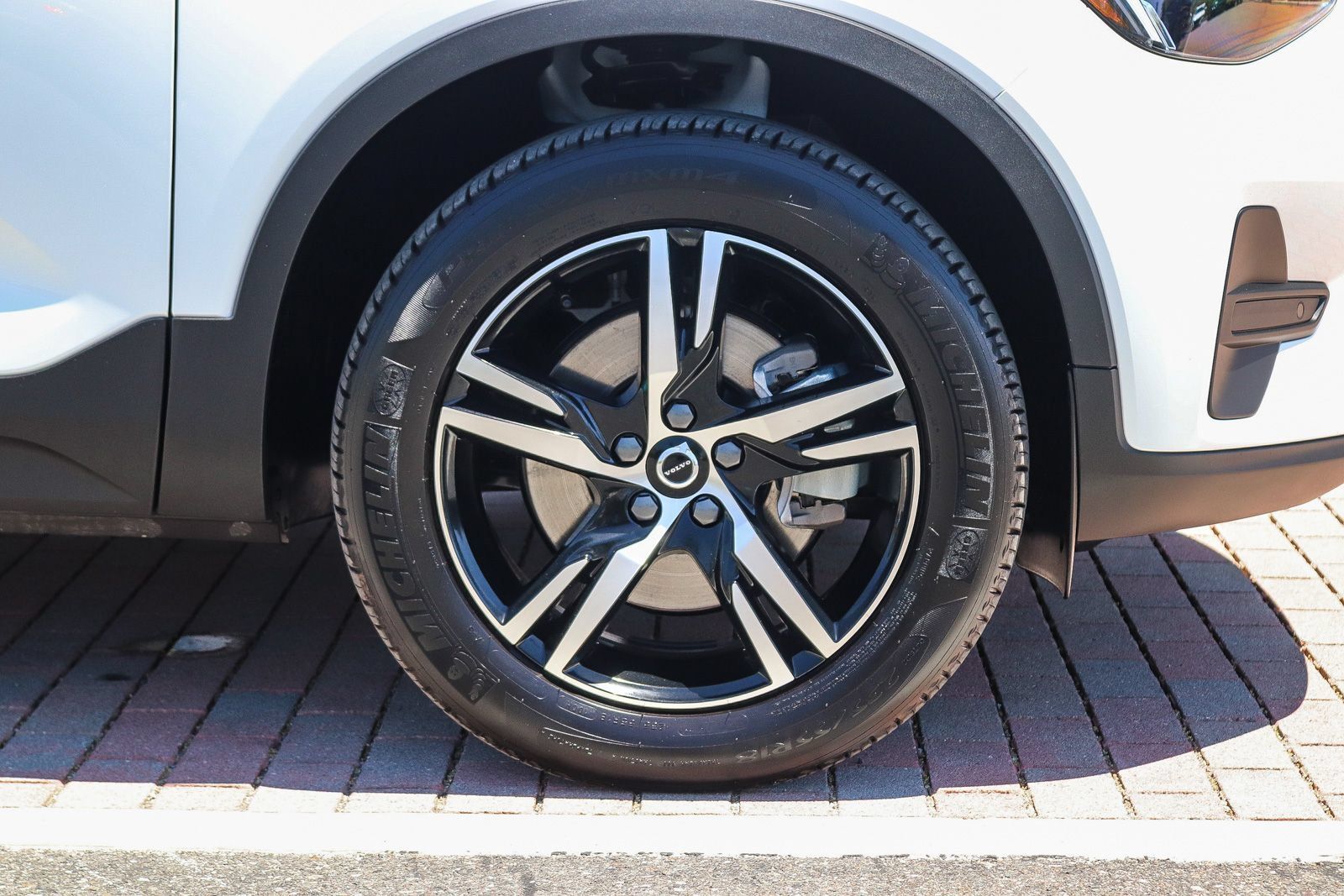 Certified 2026 Volvo XC40 B4 Core FWD image 11