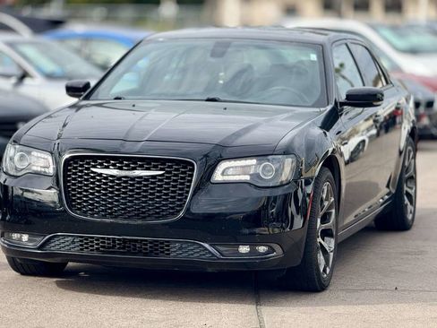 Used 2018 Chrysler 300 S w/ 300S Premium Group image 3