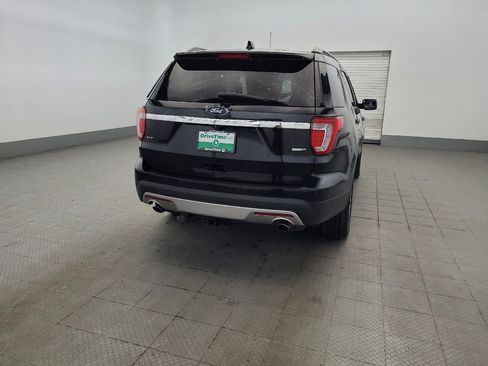 Used 2017 Ford Explorer XLT w/ Equipment Group 202A AWD/4WD image 7