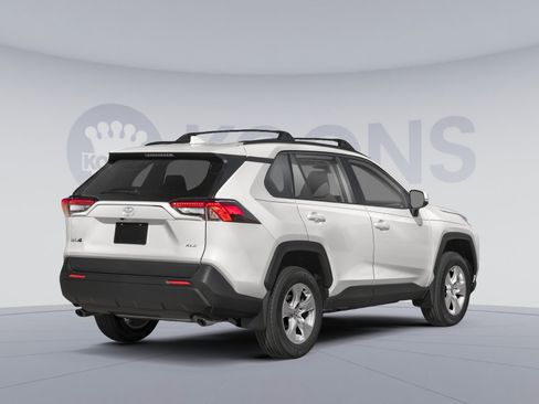 Used 2022 Toyota RAV4 XLE image 2