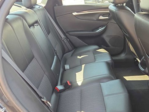 Used 2018 Chevrolet Impala LT FWD image 17
