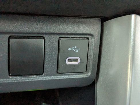 Used 2023 Toyota Crown Limited image 18