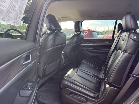 Used 2023 Jeep Grand Cherokee L Limited w/ Luxury Tech Group II AWD/4WD image 30