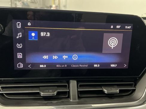 Used 2025 Chevrolet Trax LT FWD image 14