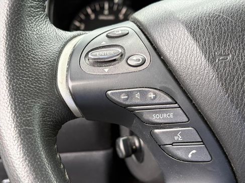 Used 2017 Nissan Pathfinder Platinum image 10