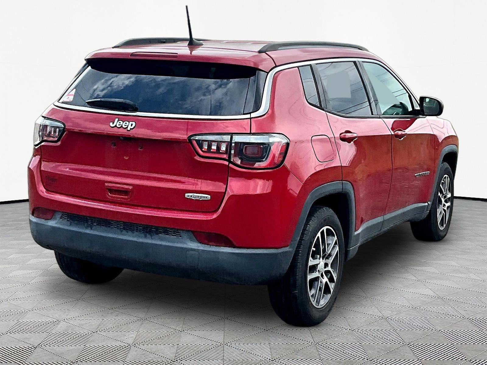 Used 2017 Jeep Compass Latitude w/ Popular Equipment Group FWD image 6