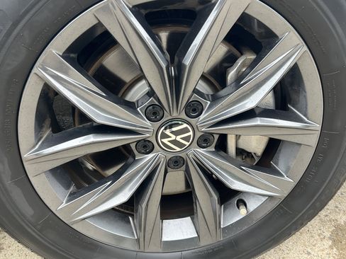 Certified 2023 Volkswagen Tiguan SE FWD image 12