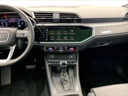 Certified 2025 Audi Q3 2.0T Premium w/ Convenience Package image 6