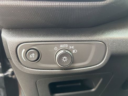 Used 2021 Chevrolet TrailBlazer LS w/ LPO, Blackout Package image 23