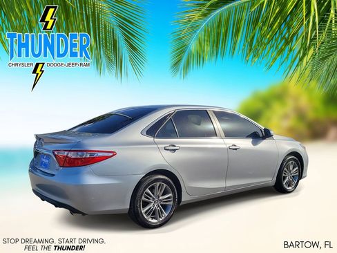 Used 2017 Toyota Camry SE image 4