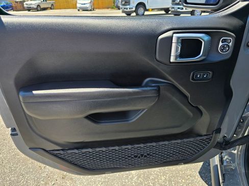 Used 2022 Jeep Wrangler Unlimited Rubicon w/ Steel Bumper Group AWD/4WD image 8