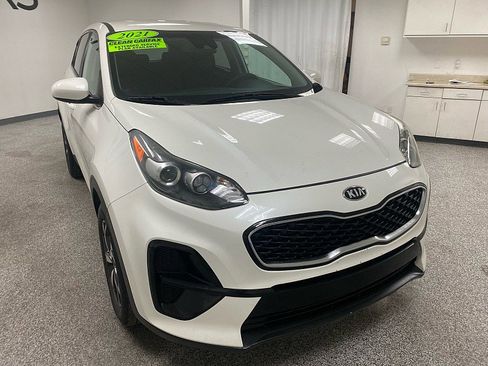 Used 2021 Kia Sportage LX image 3