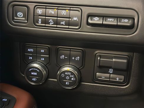 Used 2024 GMC Yukon Denali Ultimate w/ LPO, Floor Liner Package image 48