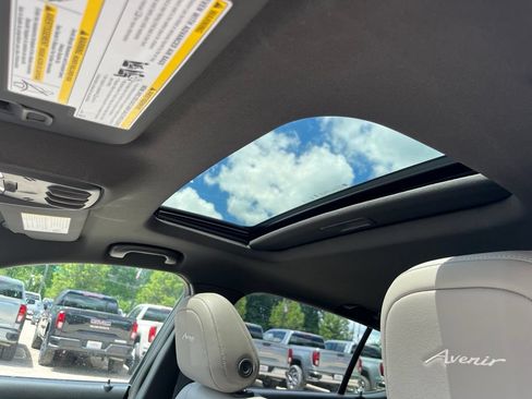 Used 2025 Buick Envista Avenir FWD image 28