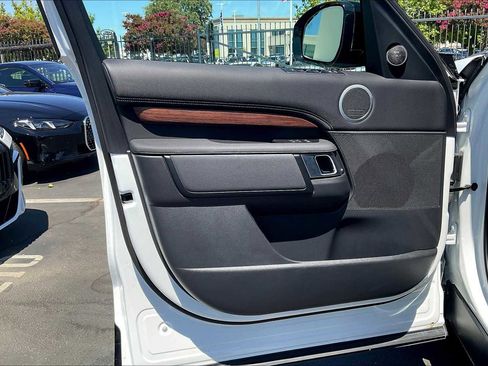 Used 2025 Land Rover Discovery Dynamic SE image 26