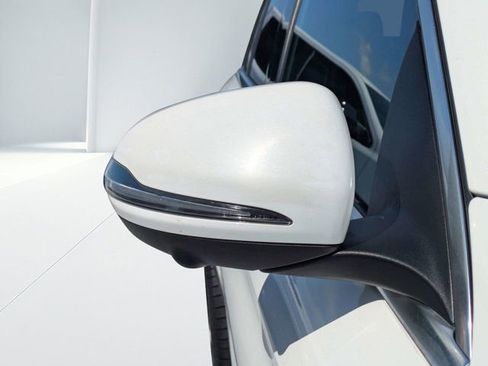 Used 2022 Mercedes-Benz GLC 300 4MATIC w/ AMG Line image 10