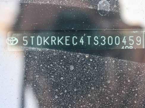 Used 2026 Toyota Sienna LE FWD image 2