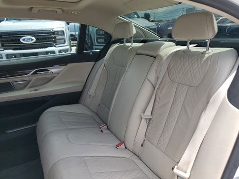 Used 2022 BMW 740i w/ Premium Package RWD image 14