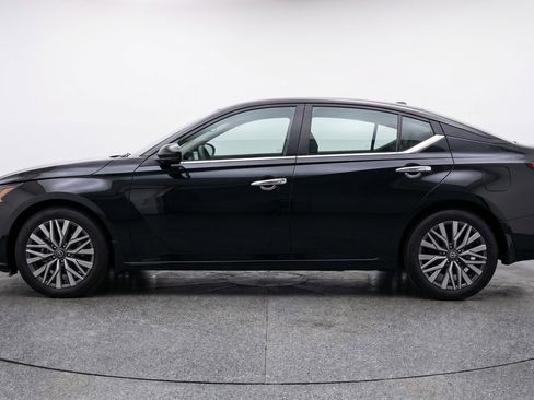 Used 2025 Nissan Altima 2.5 SV FWD image 4