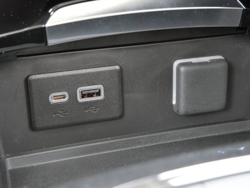 Used 2023 Buick Envision Essence image 28