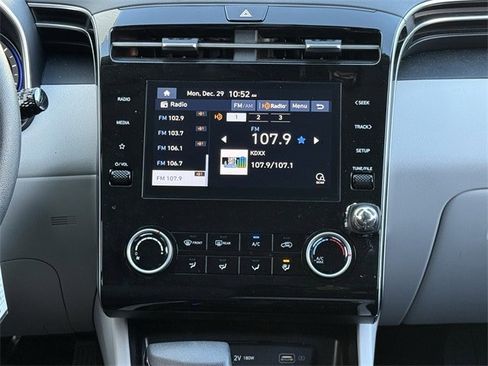 Used 2024 Hyundai Tucson SE image 14